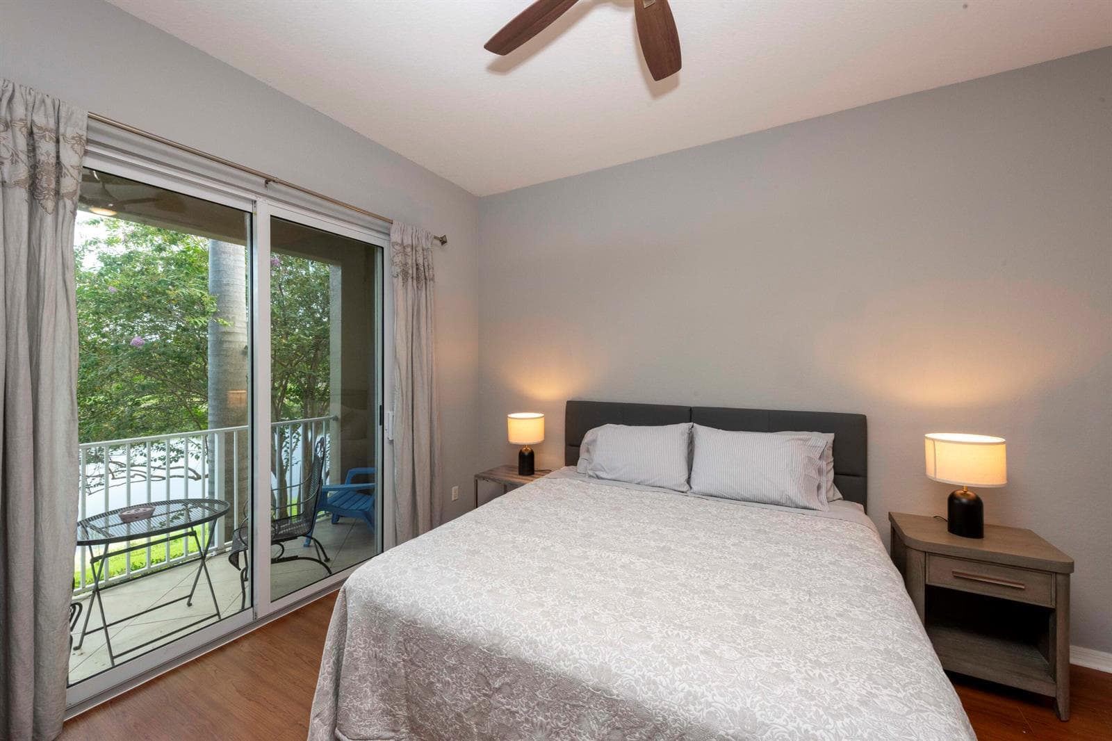 King size bed