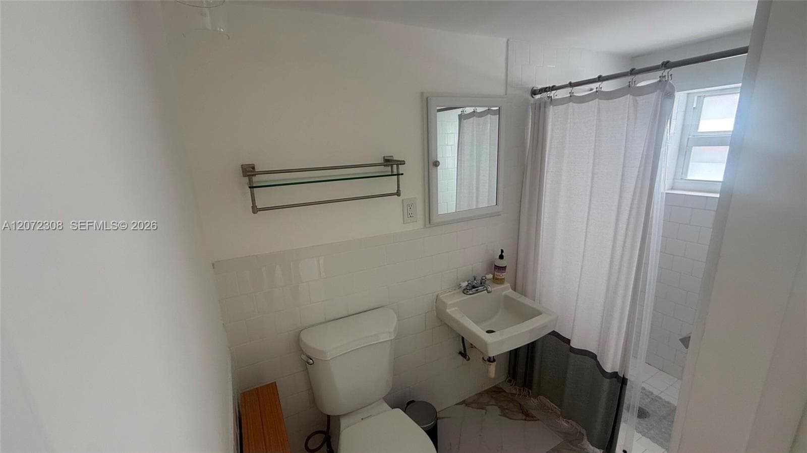 52 NE 51st St photo 4
