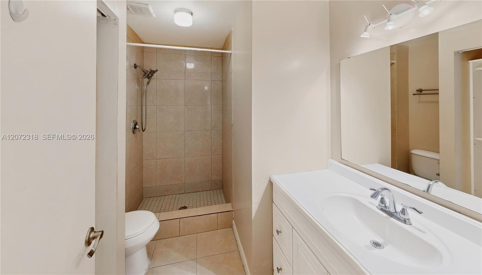 ROZLAND CONDO · #206 in Miami - Photo 17