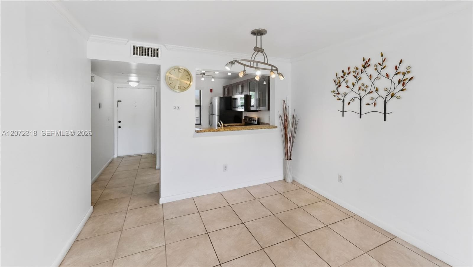 ROZLAND CONDO · #206 in Miami - Photo 3