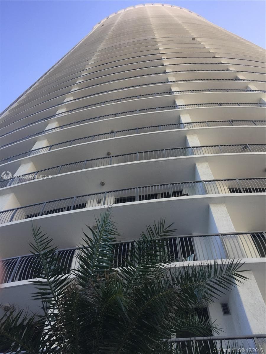 Opera Tower · #2908 in Miami - Photo 2