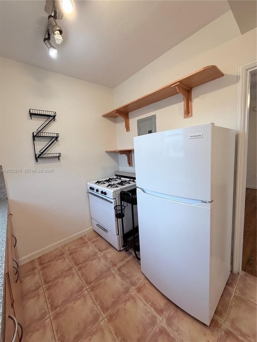 THE CORONET CONDO · #16 in Miami Beach - Photo 10