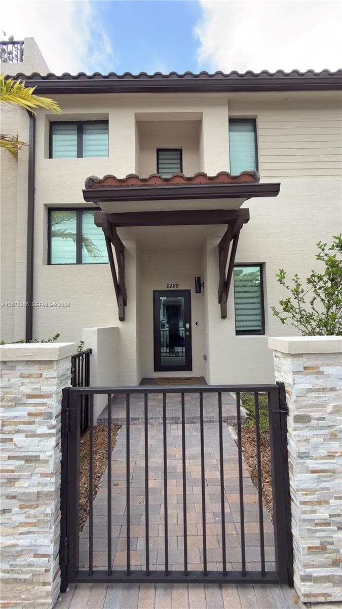 8388 NW 49th St photo 2