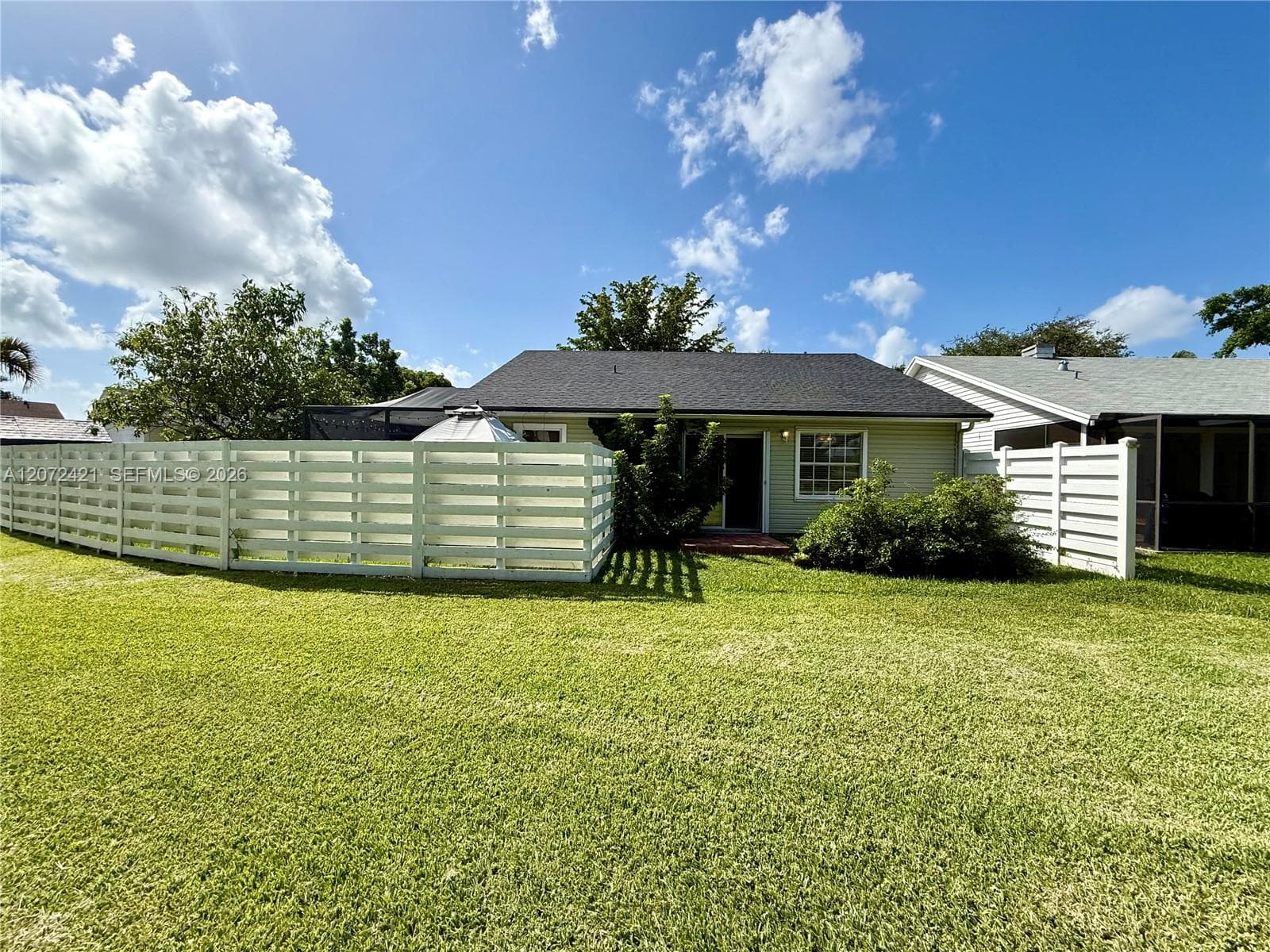 14353 SW 150th Ter photo 5