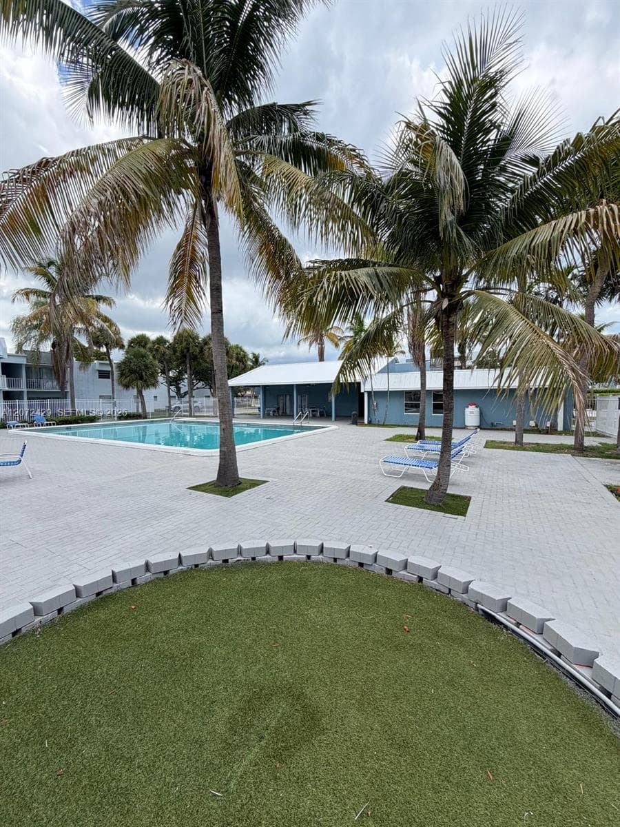 Clear Lake Palms Condo · #109 in West Palm Beach - Photo 2