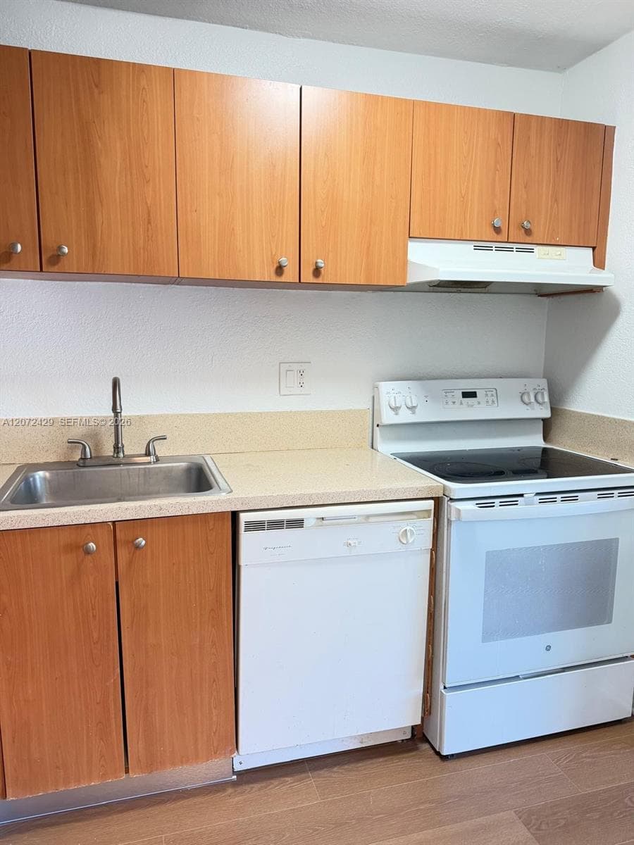 Clear Lake Palms Condo · #109 in West Palm Beach - Photo 13