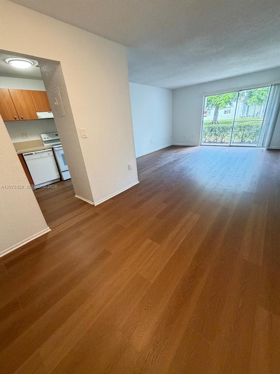 Clear Lake Palms Condo · #109 in West Palm Beach - Photo 12