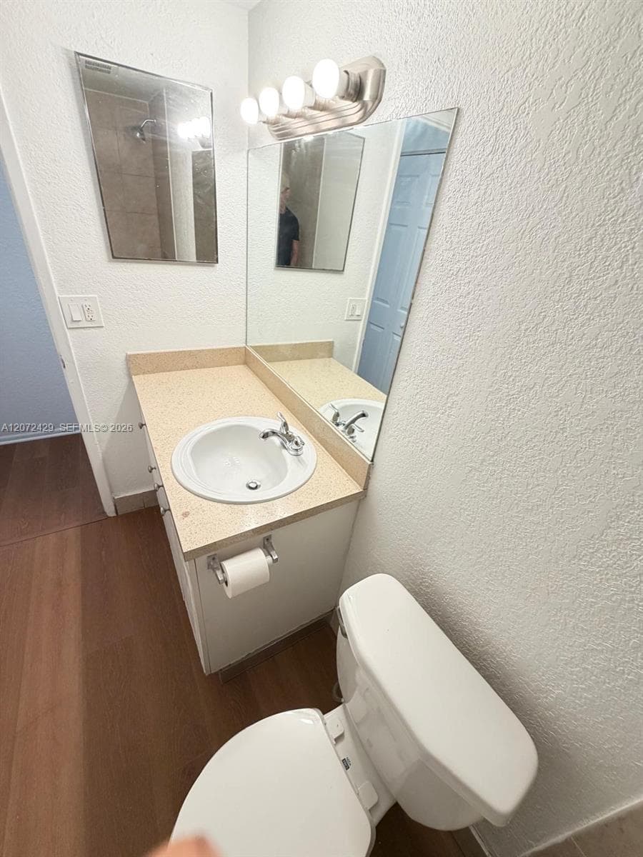 Clear Lake Palms Condo · #109 in West Palm Beach - Photo 4