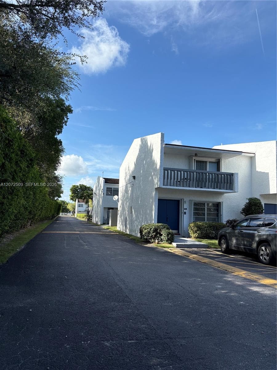 17180 SW 94th Ave #701 photo 2