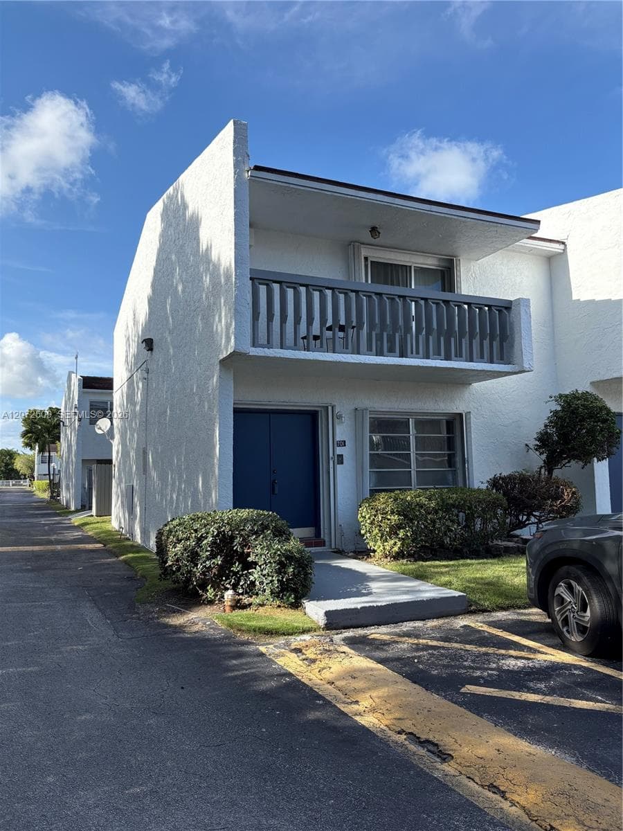 17180 SW 94th Ave #701 photo 3