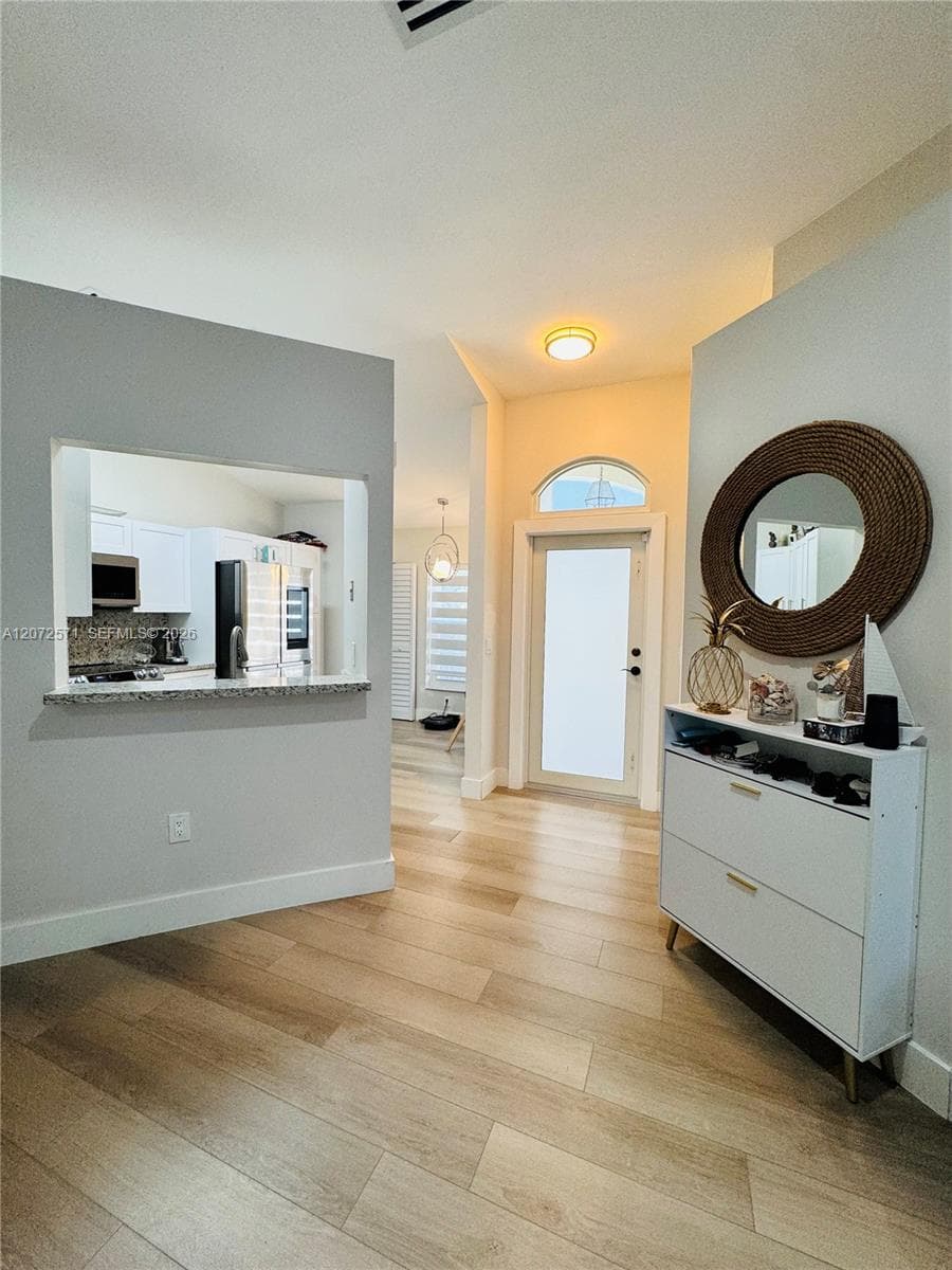 1480 Sweetbay Way photo 5