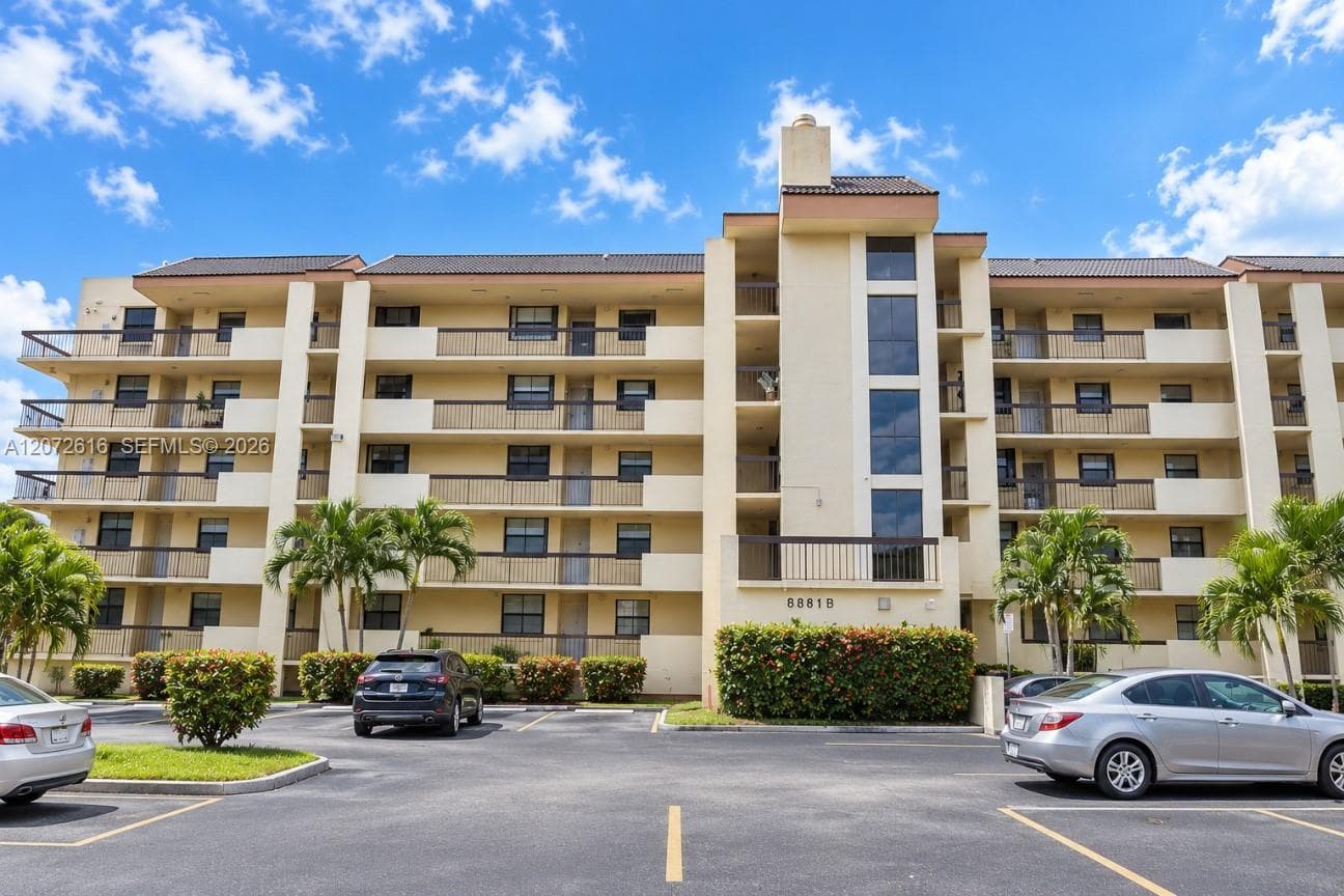 PINKE LAKE VILLAGE · #302 in Miami - Photo 2