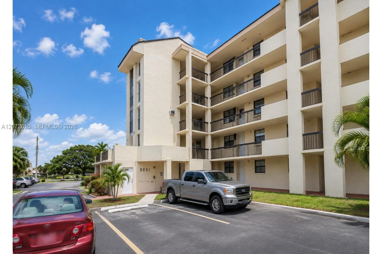 PINKE LAKE VILLAGE · #302 in Miami - Photo 3