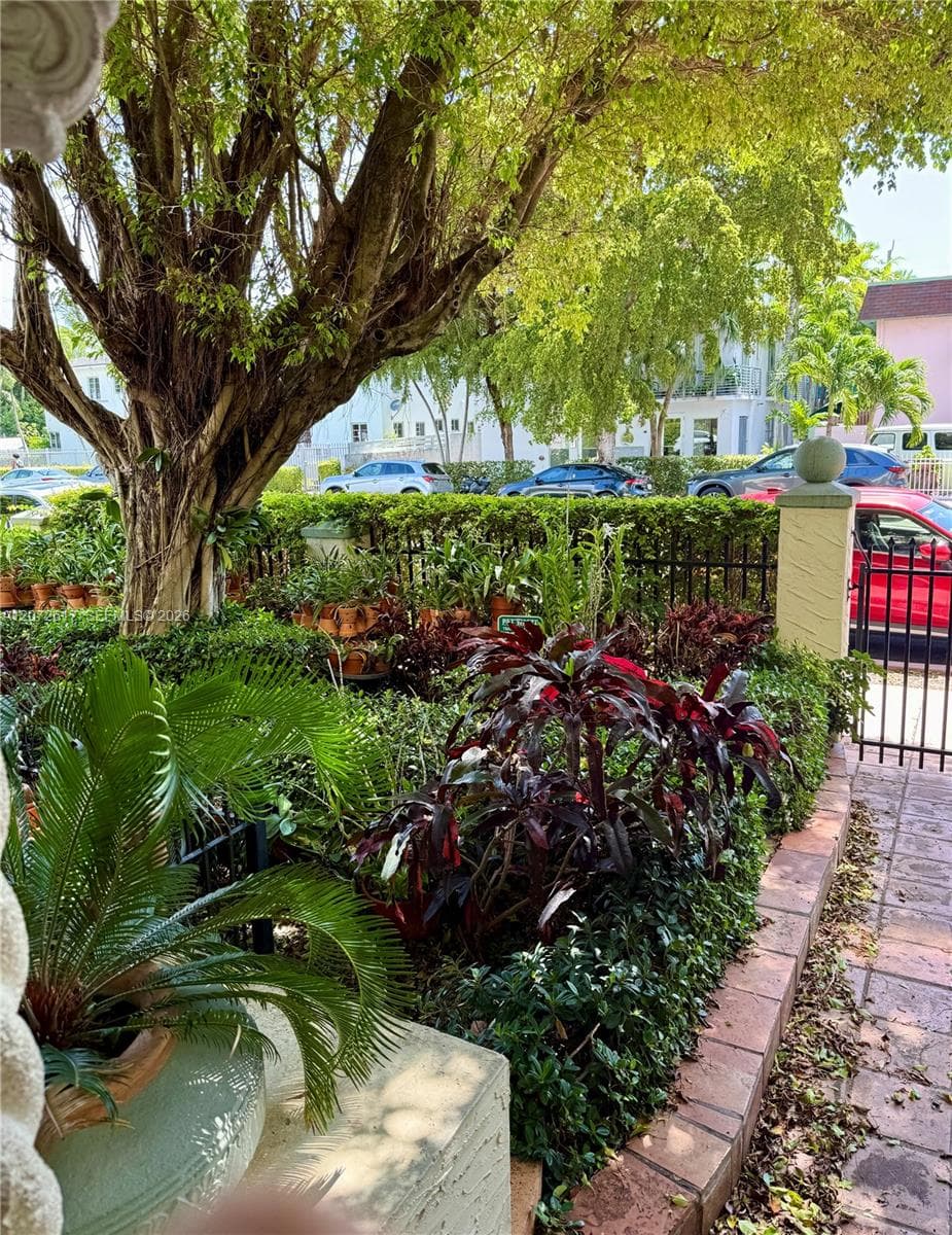 VENETIAN MANOR · #304 in Miami Beach - Photo 23