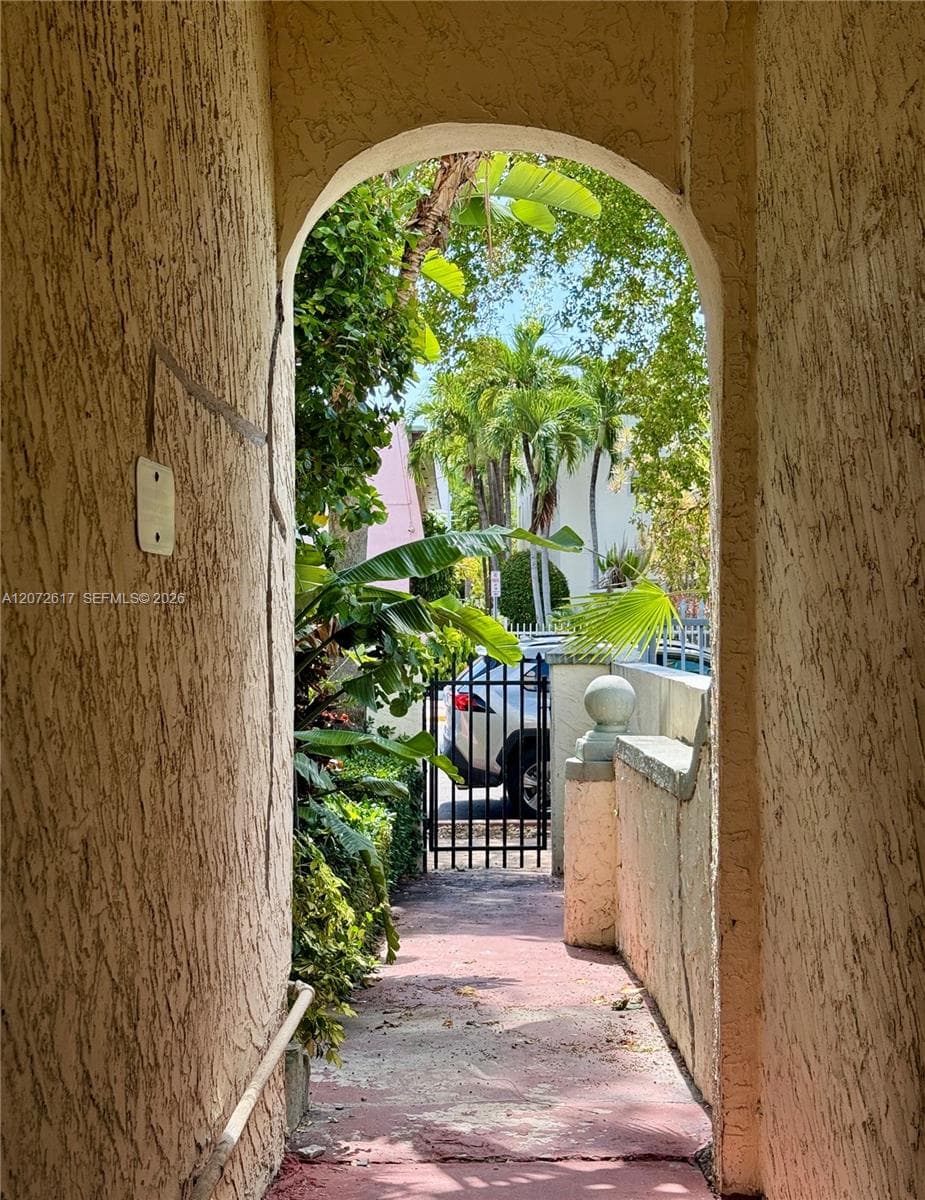VENETIAN MANOR · #304 in Miami Beach - Photo 24