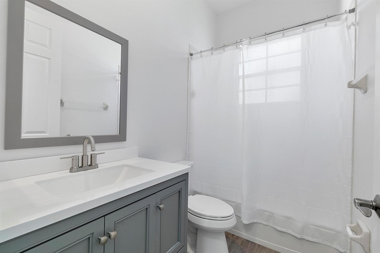 542 Tomahawk Ct_05. NEW Updated modern b