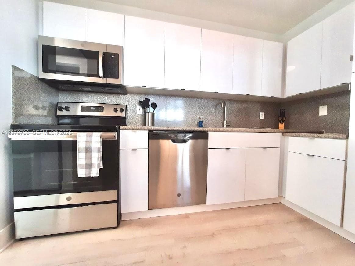 SURFSIDE PALMS CONDO · #512 in Surfside - Photo 9