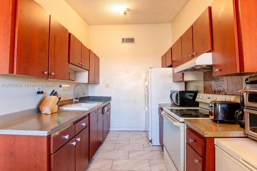 20404 NW 27th Ct photo 6