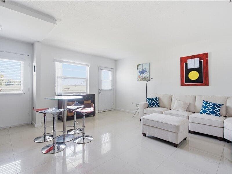 02-525 Meridian Ave apt 305_002