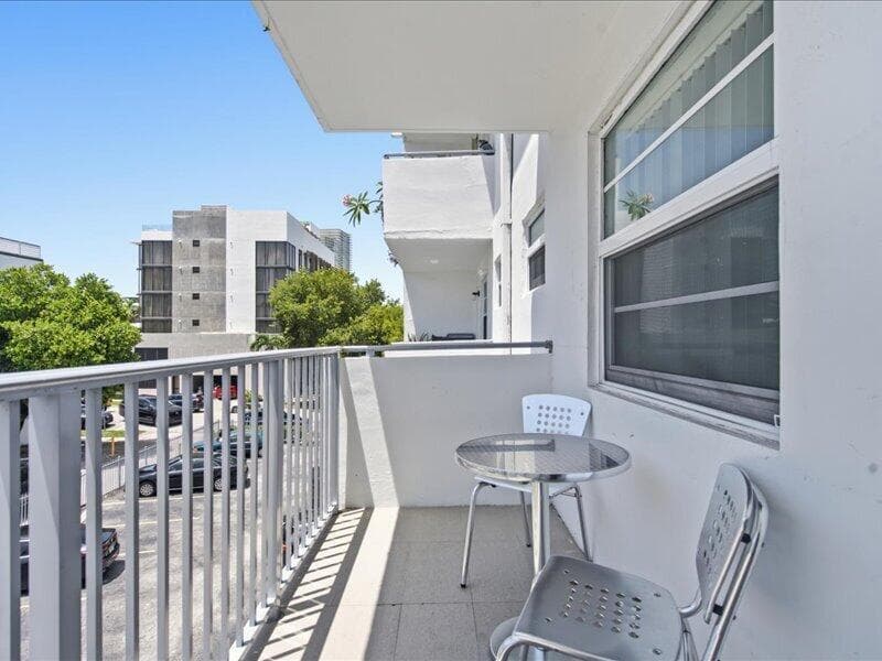 13-525 Meridian Ave apt 305_013