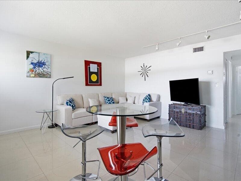 01-525 Meridian Ave apt 305_001