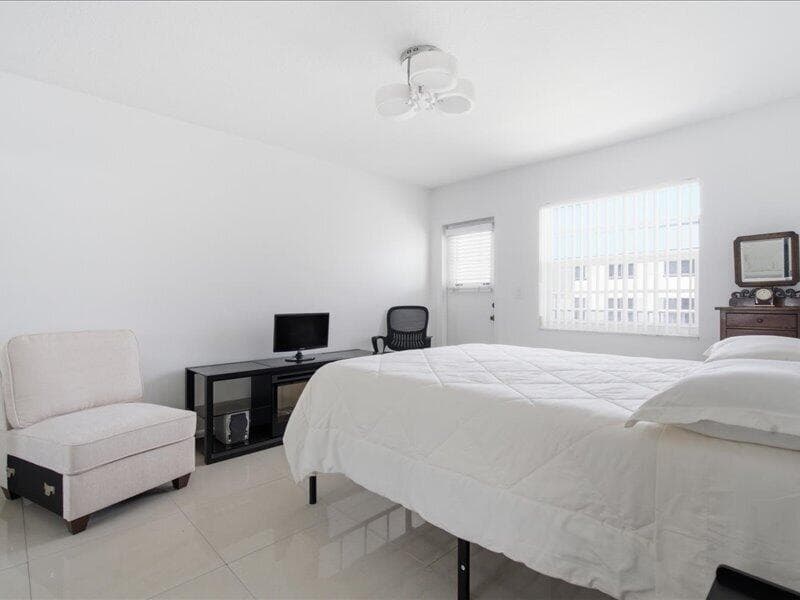 08-525 Meridian Ave apt 305_008