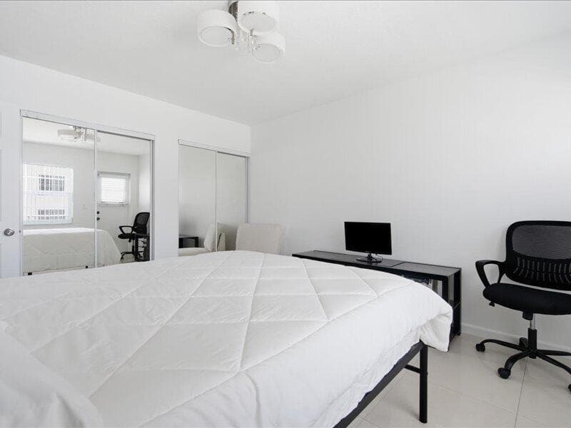 10-525 Meridian Ave apt 305_010