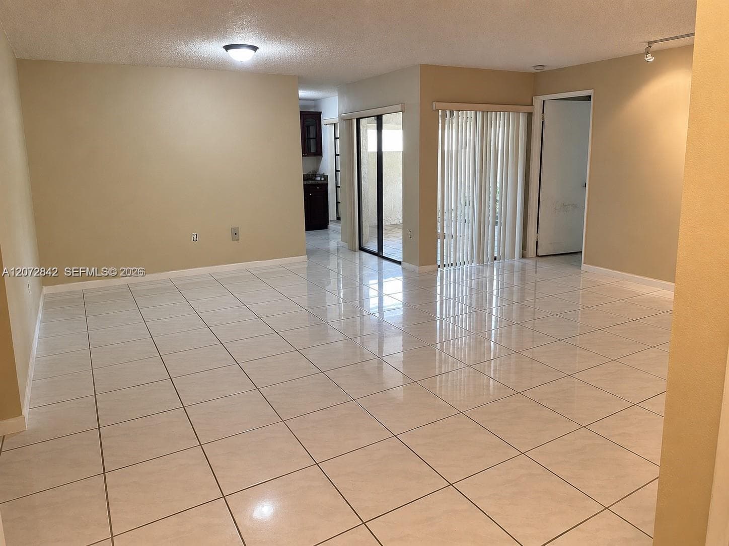 KENLAND BEND NORTH CONDO · #M110 in Miami - Photo 2