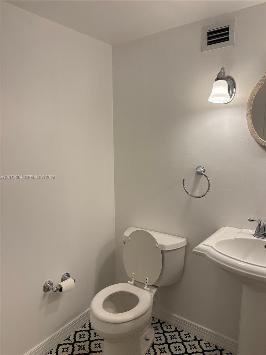 DESOTO PARK CONDO · #301 in Hallandale Beach - Photo 2