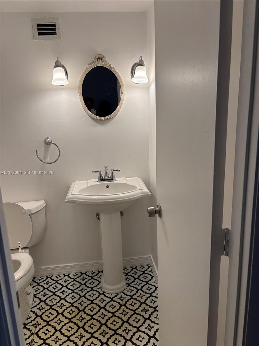 DESOTO PARK CONDO · #301 in Hallandale Beach - Photo 1
