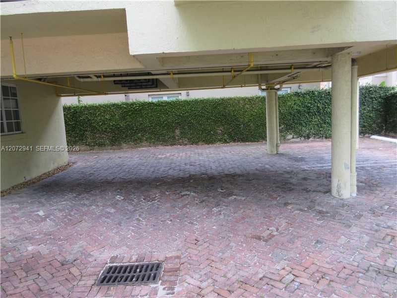Parking Lot/Garage