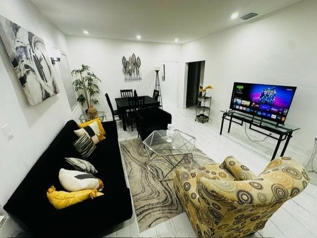 living room w tv