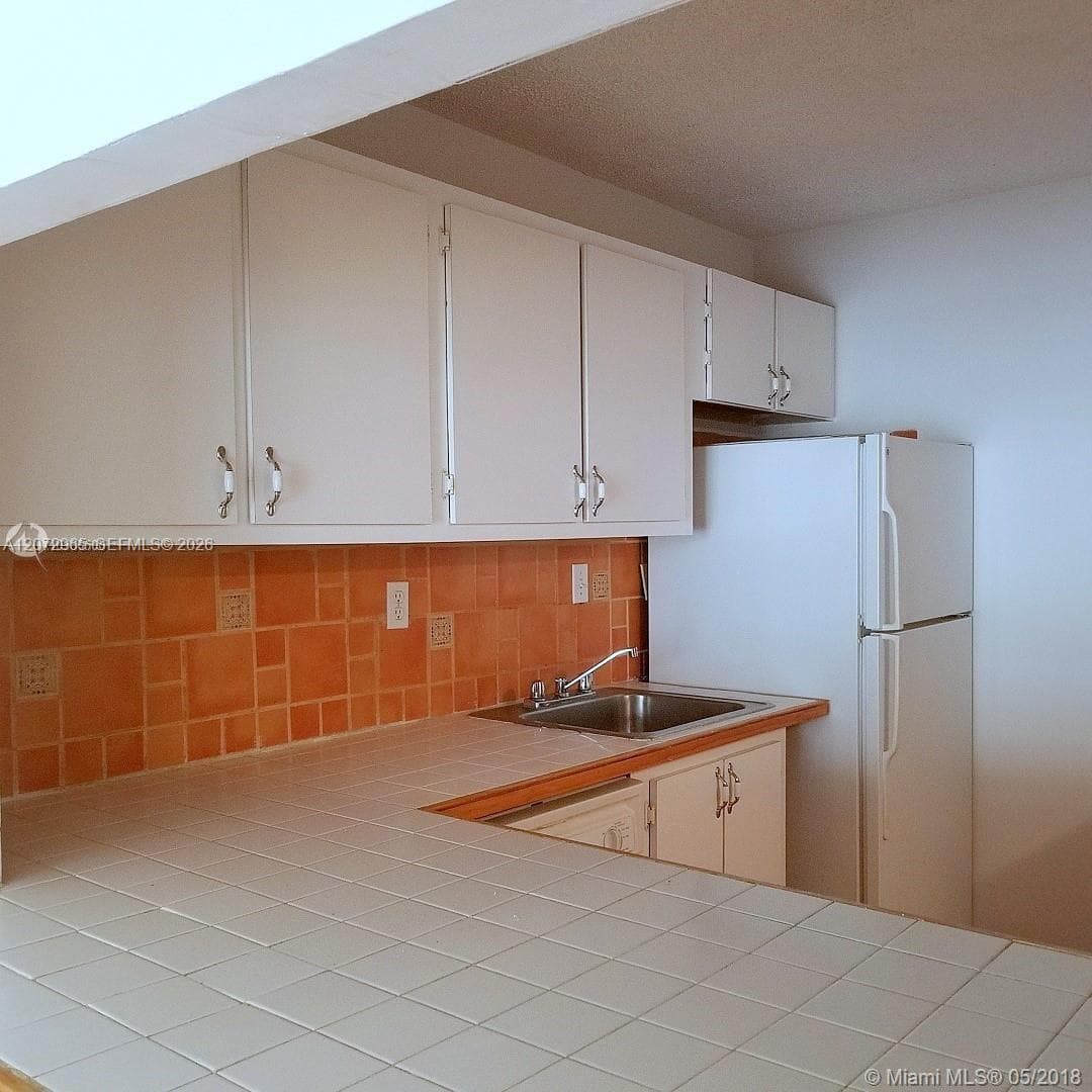 OCEANVIEW PARK CONDO · #216 in Hallandale Beach - Photo 10