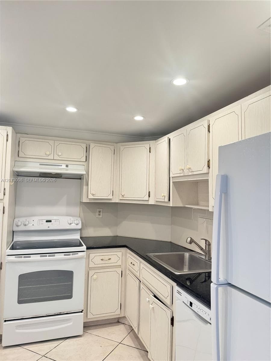 Arlen House · #501 in Sunny Isles Beach - Photo 7