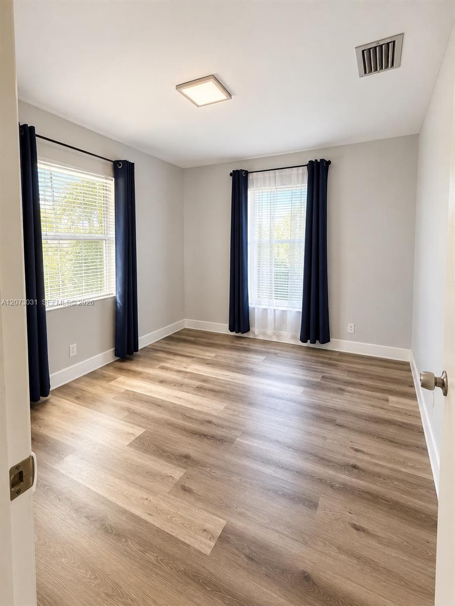 4555 Arthur St photo 6
