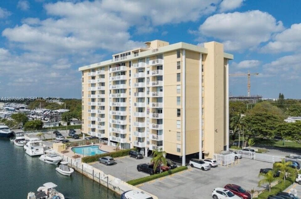 KEYSTONE TOWERS CONDO · #405 in North Miami - Photo 4