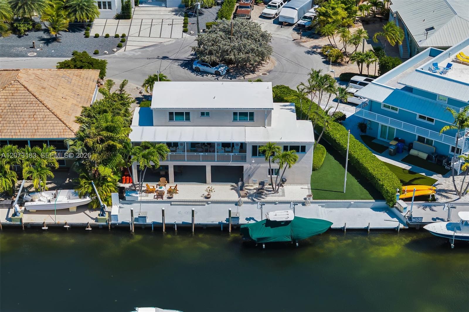 Quick ocean and bay access. wide canal