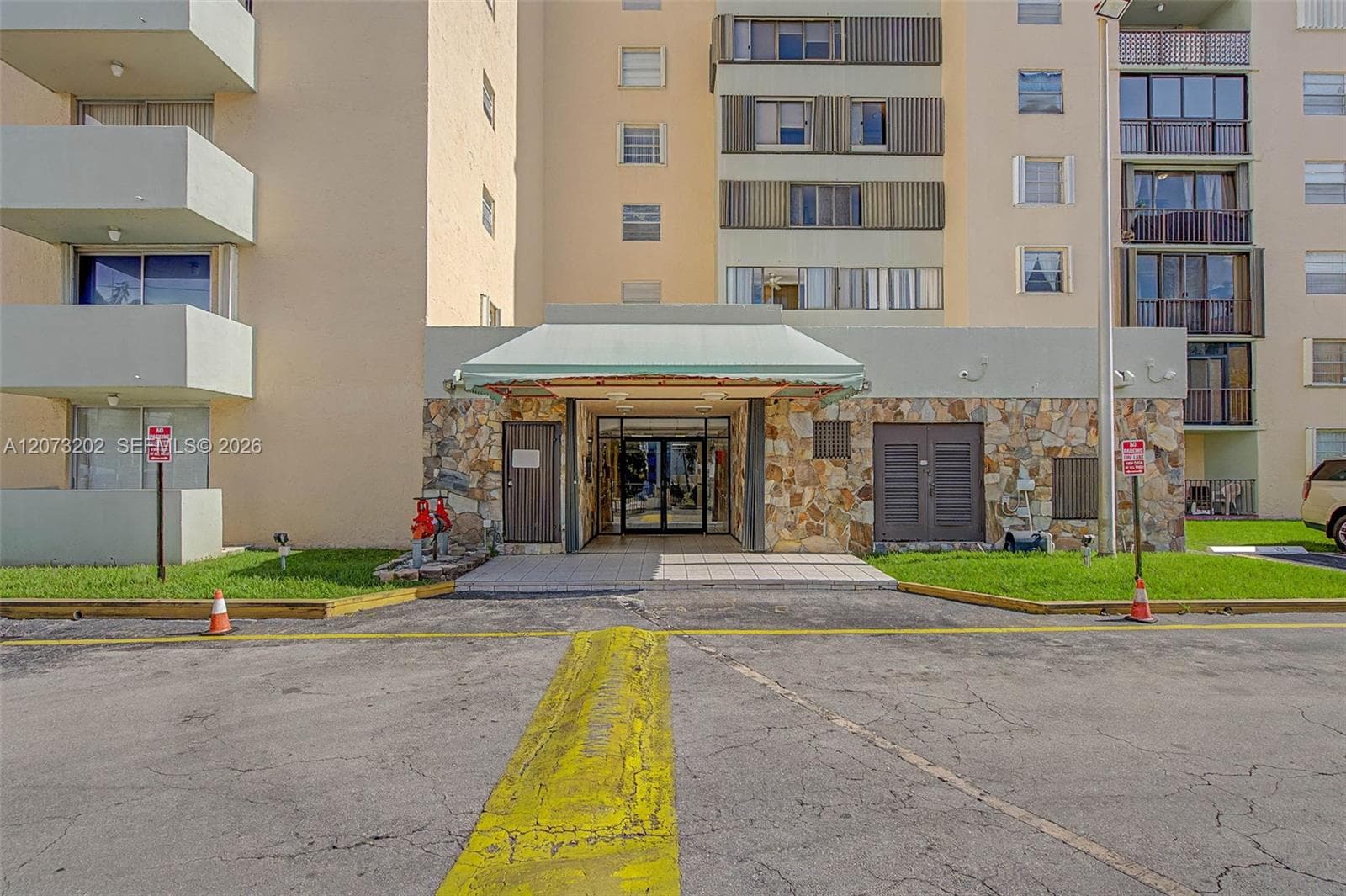 Half Moon Towers · #112 in Miami - Photo 3