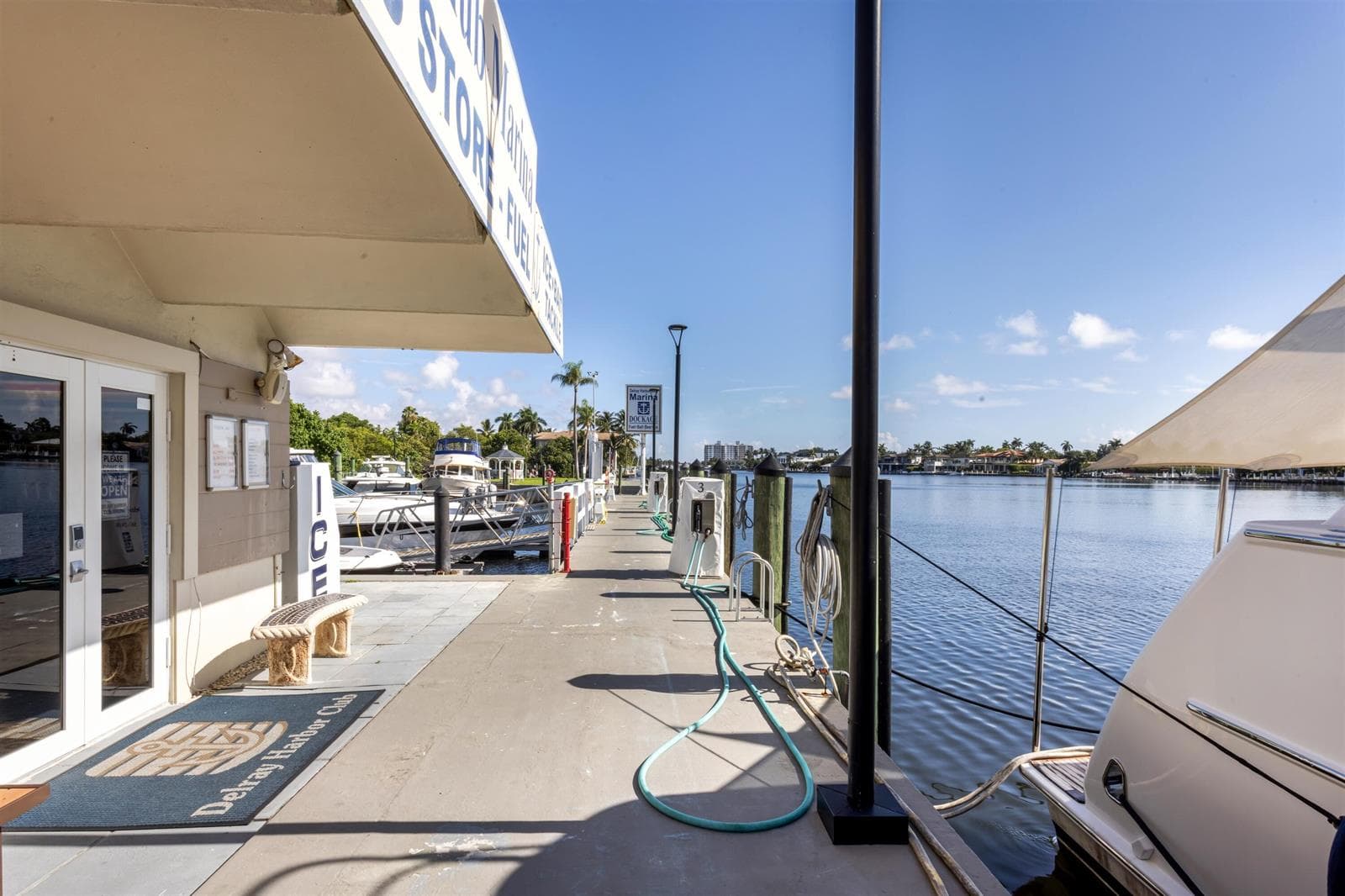 MARINA_STRAIGHT_COMMON_AREA