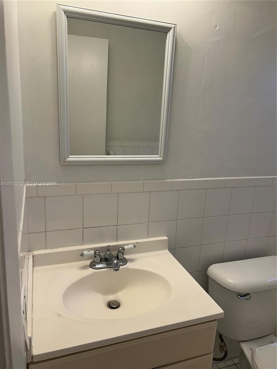 MADISON CONDO · #22 in Hollywood - Photo 12