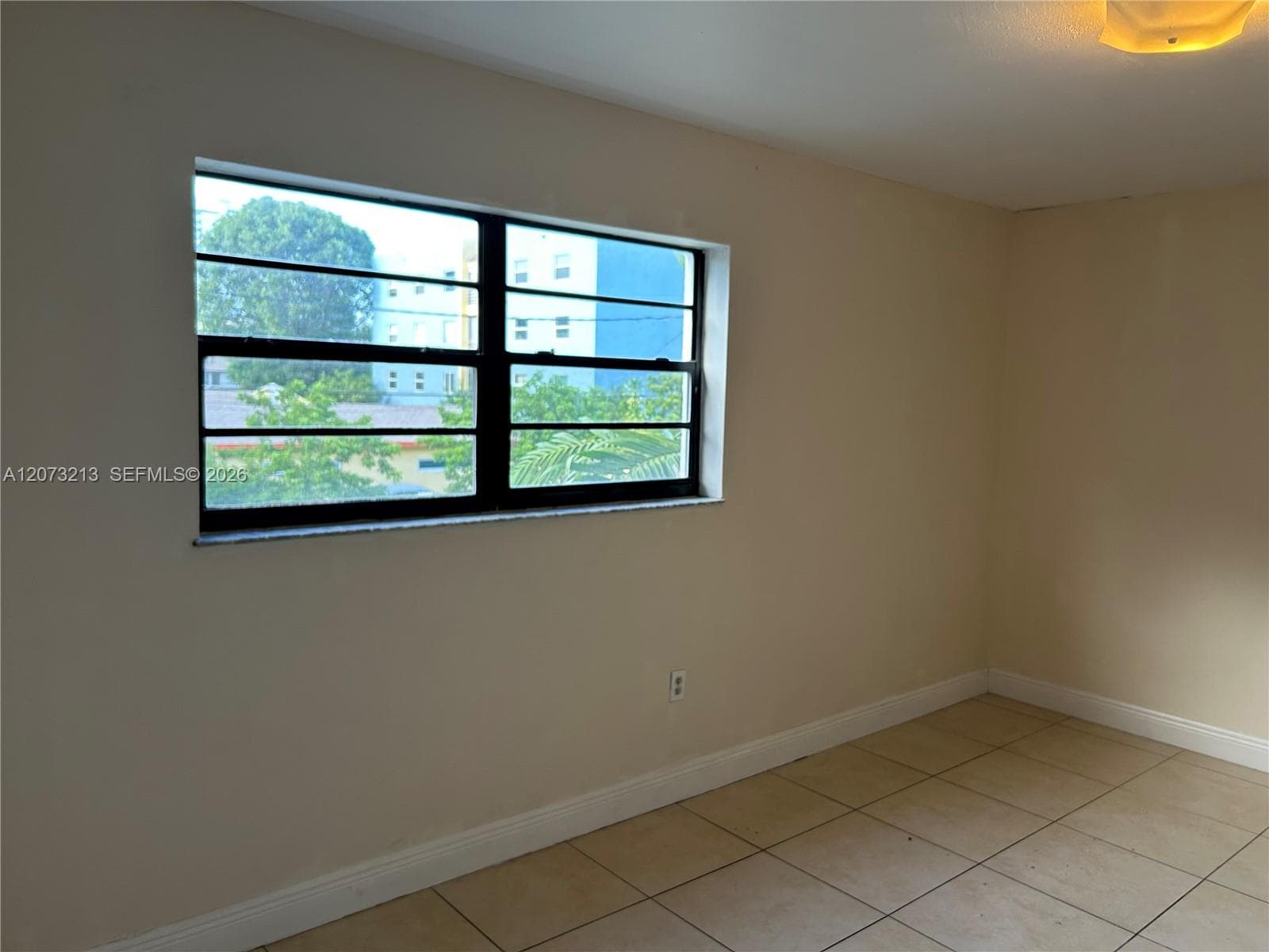 MADISON CONDO · #22 in Hollywood - Photo 9