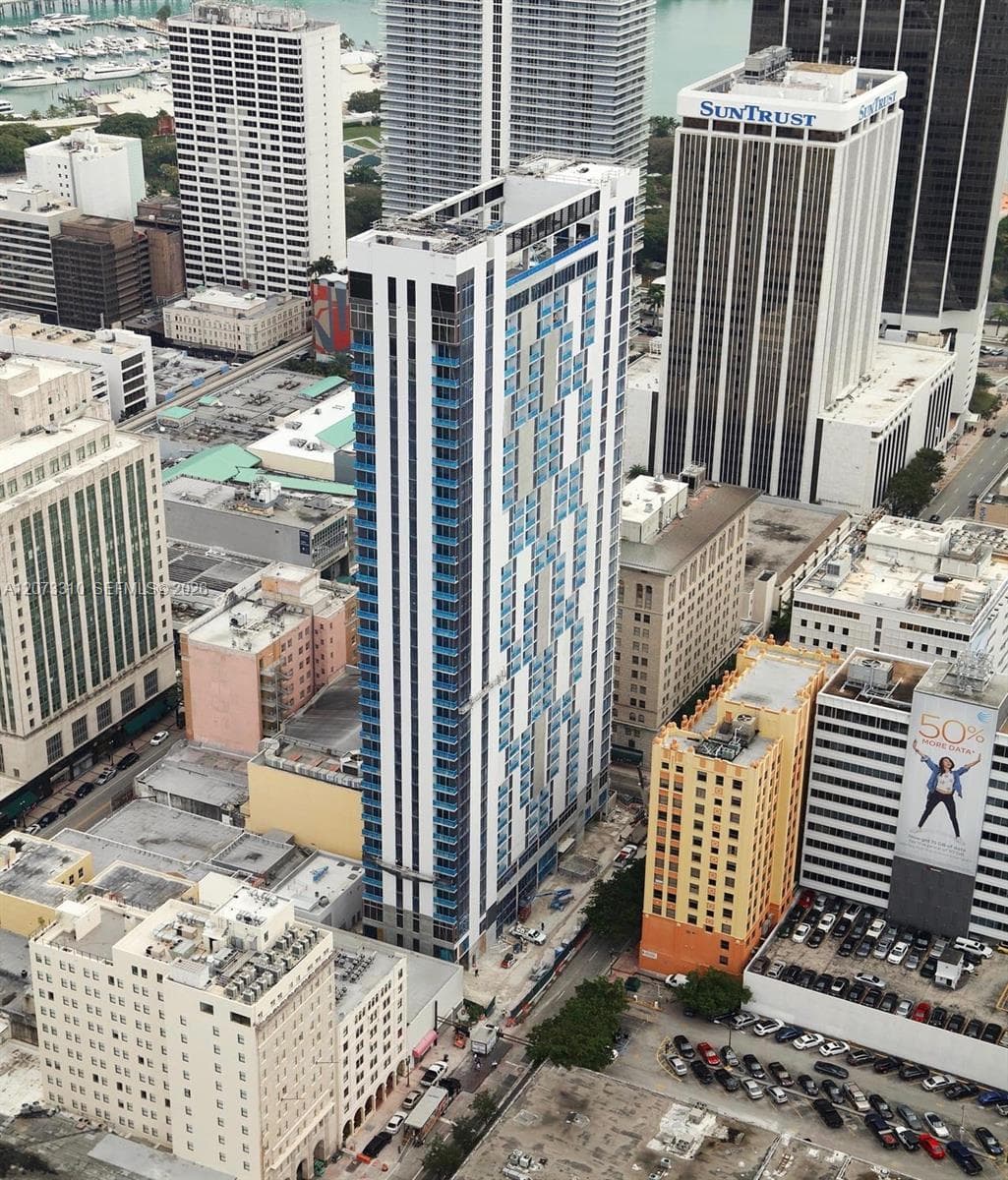 Centro · #PH 10 in Miami - Photo 2