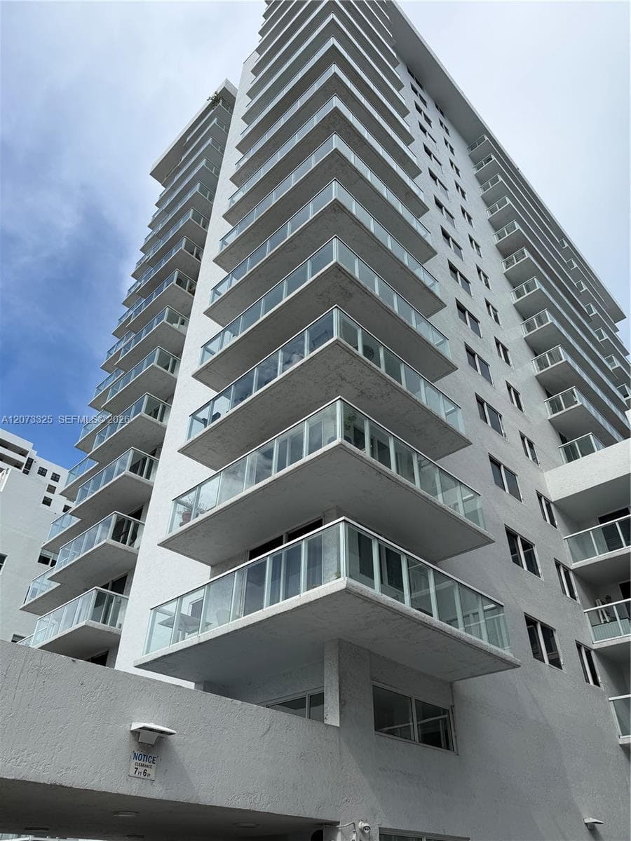 The Royal Club Condo · #1405 in Miami Beach - Photo 2