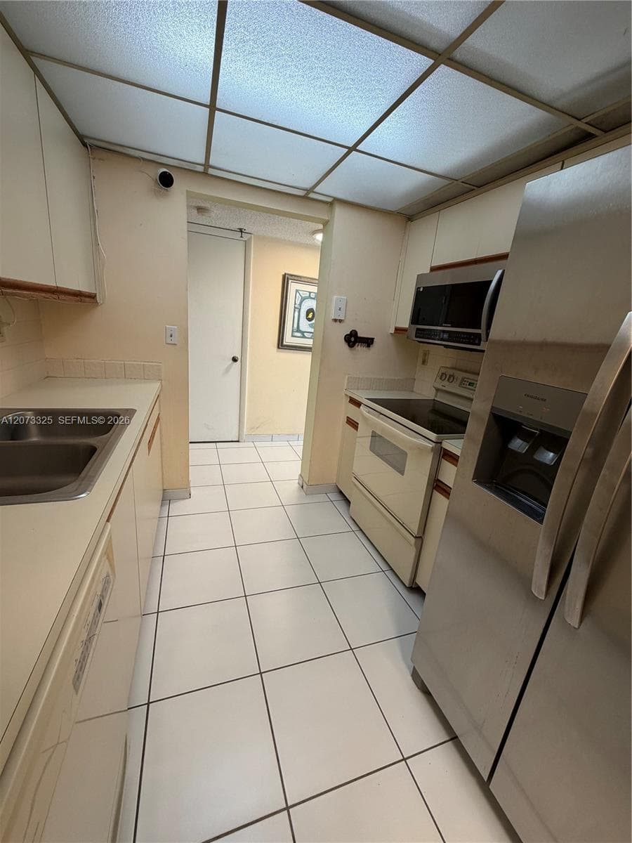 The Royal Club Condo · #1405 in Miami Beach - Photo 13