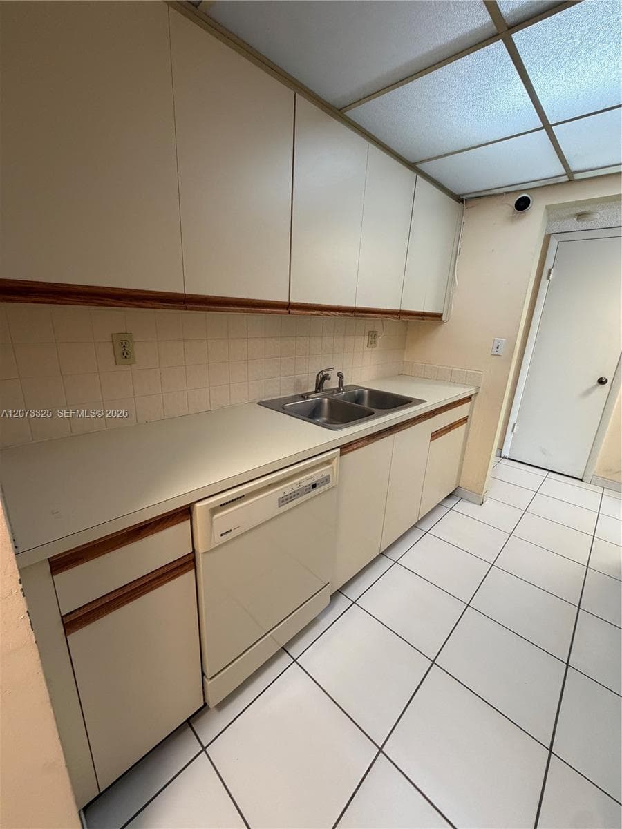 The Royal Club Condo · #1405 in Miami Beach - Photo 12
