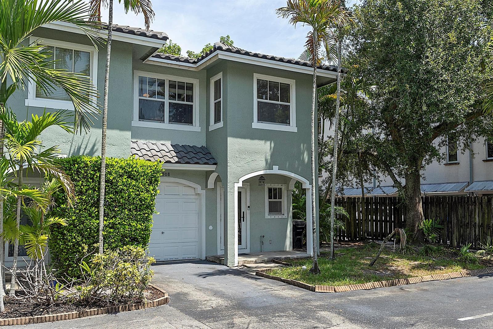 808 SW 4th Ave - - 272
