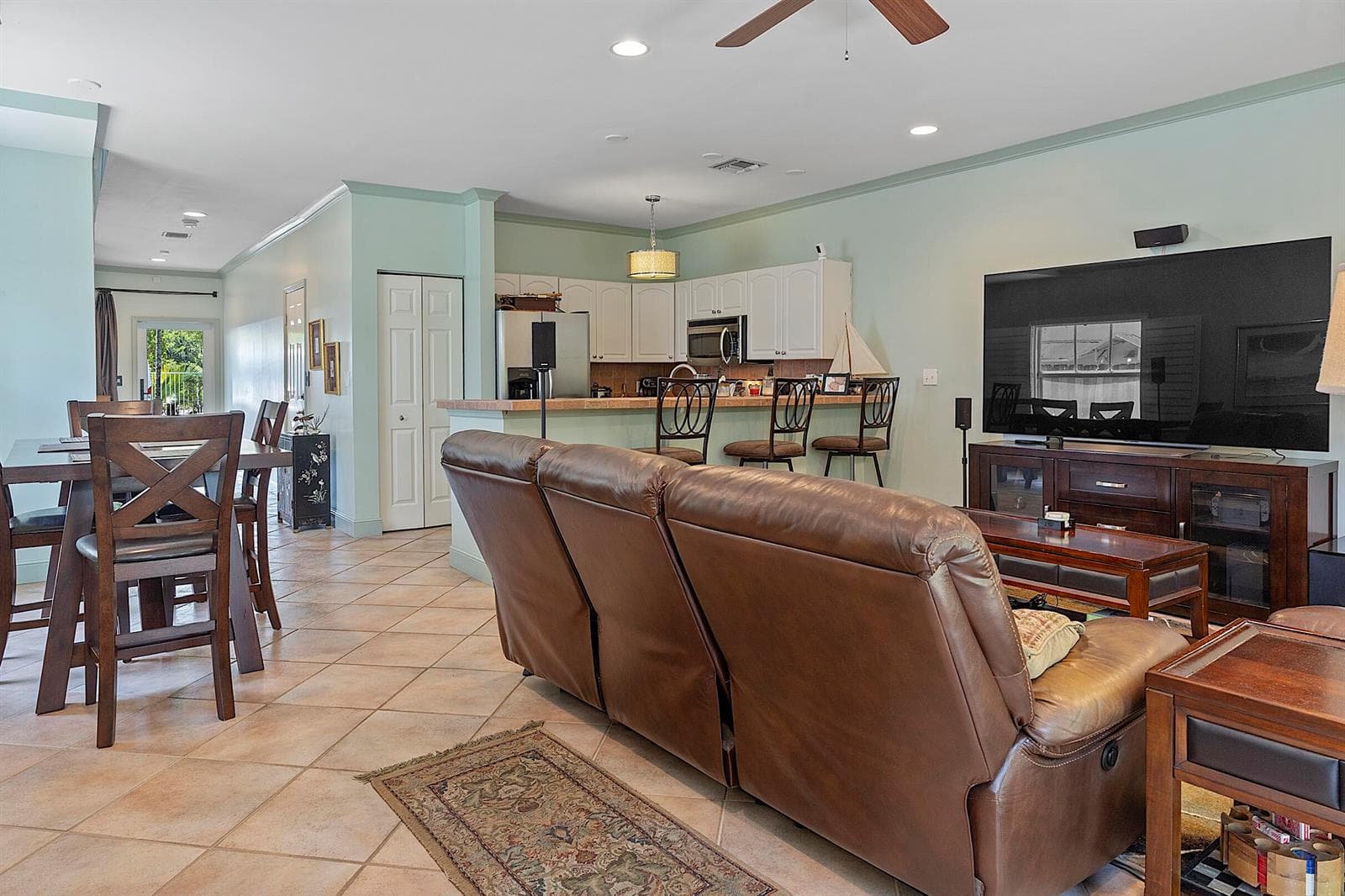 808 SW 4th Ave - - 335