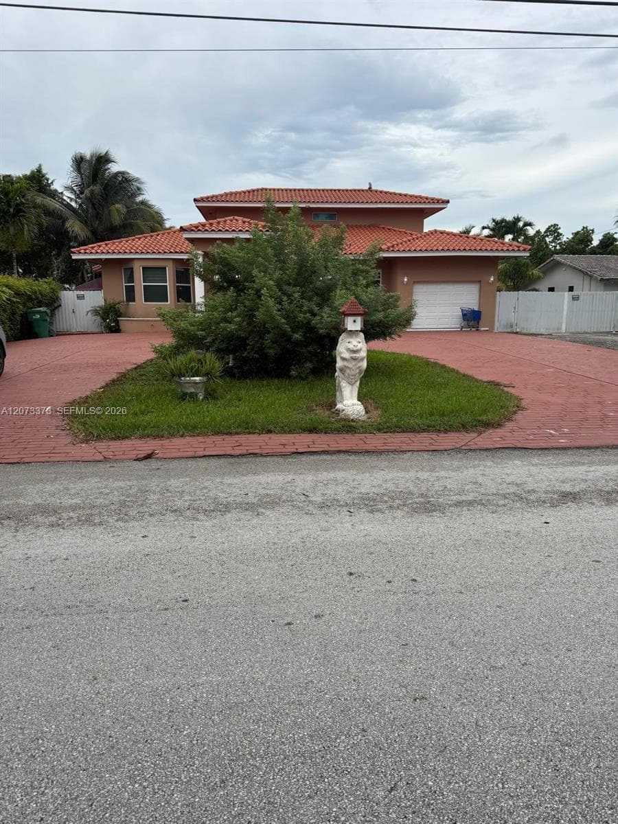 13926 SW 14th St photo 1