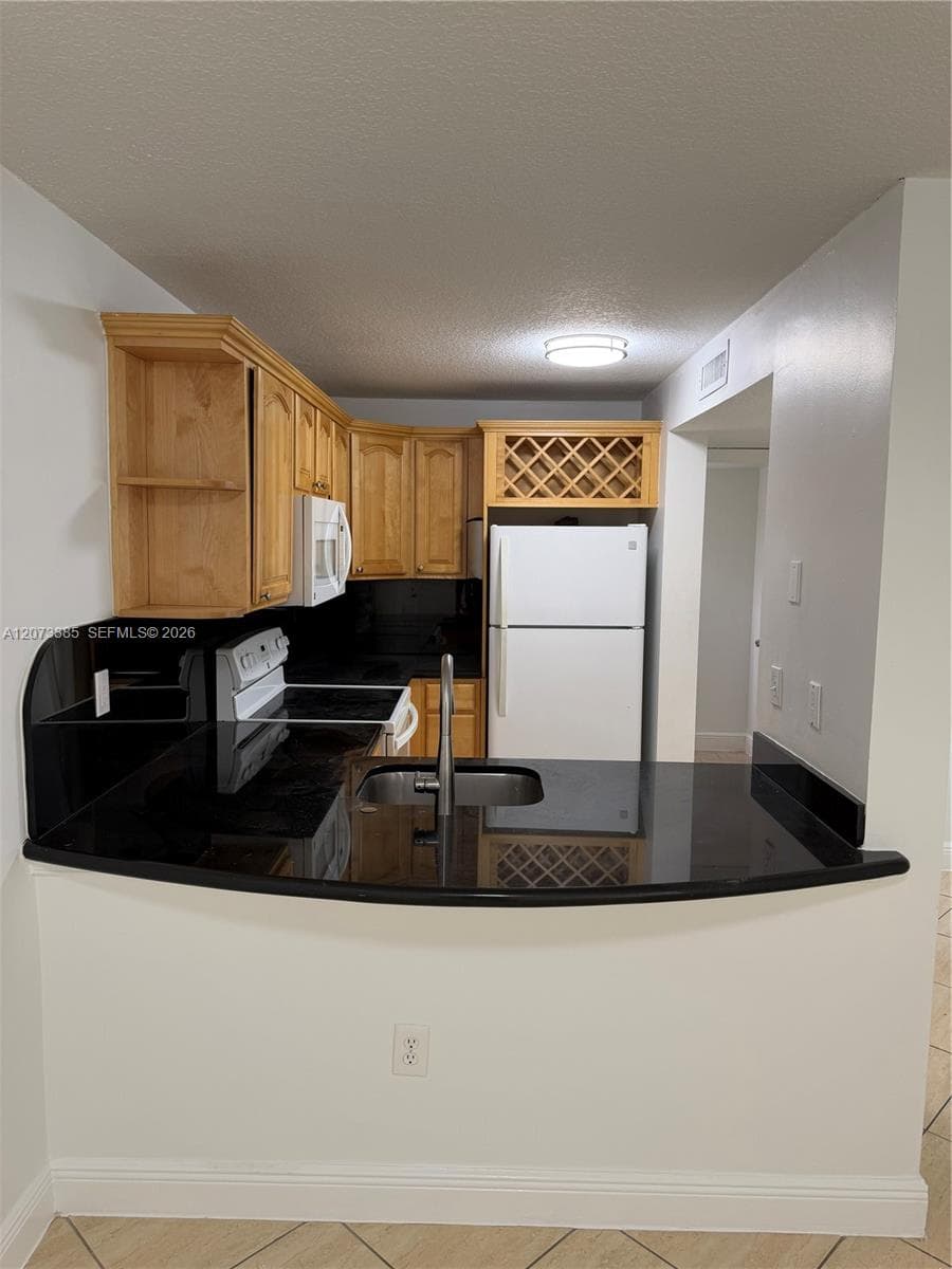 Palm Gardens Condo · #204 in Miami - Photo 3