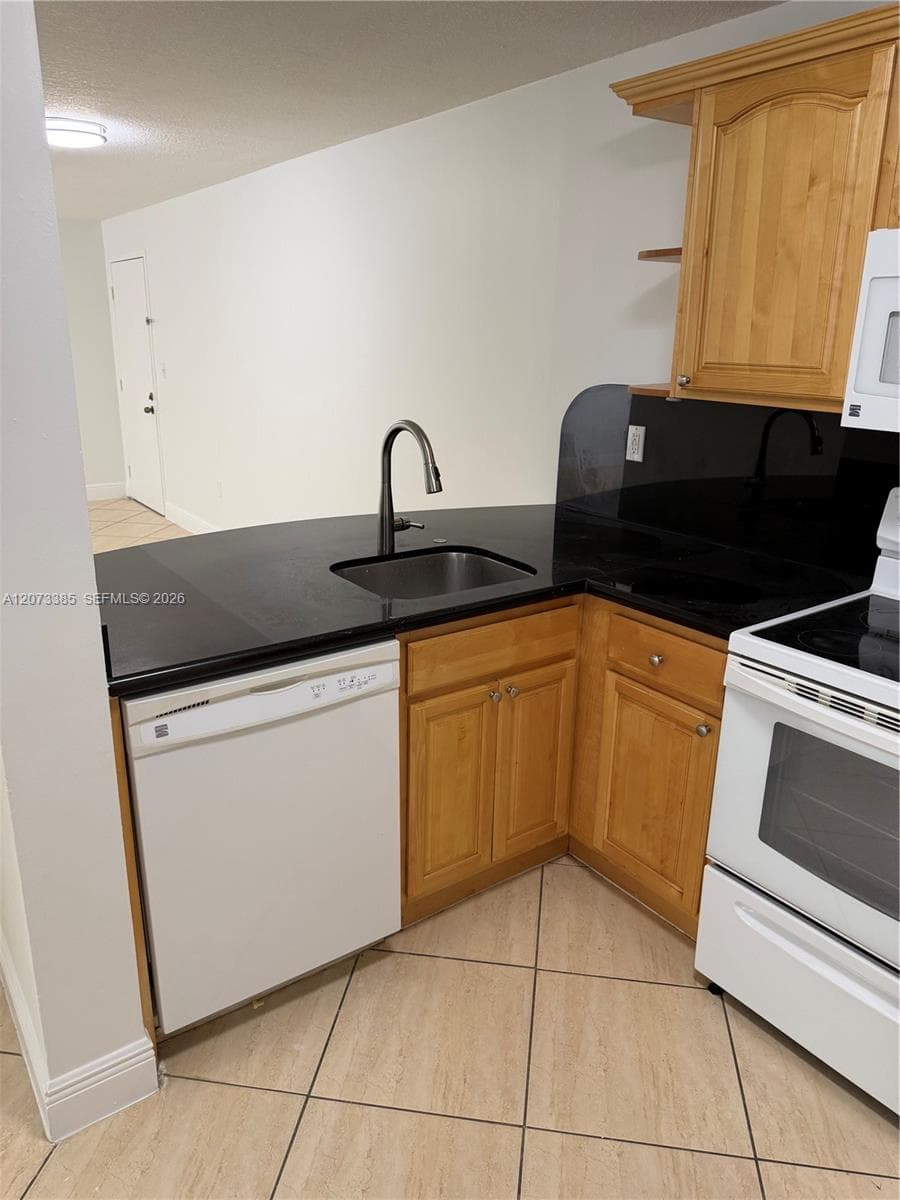 Palm Gardens Condo · #204 in Miami - Photo 5